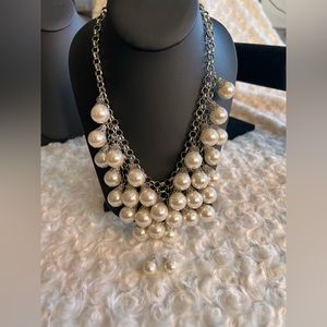 Beautiful Bold Pearls with Earrings